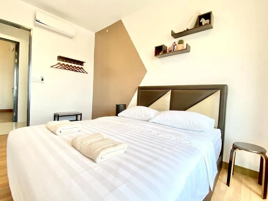 Tropicana 218 Macalister #Seaview #Modern Retro #Infinity Pool #Georgetown #7Pax #3Br 2Bath #1King 2Queen 1Single #Quality Well Maintained #Private Host George Town
