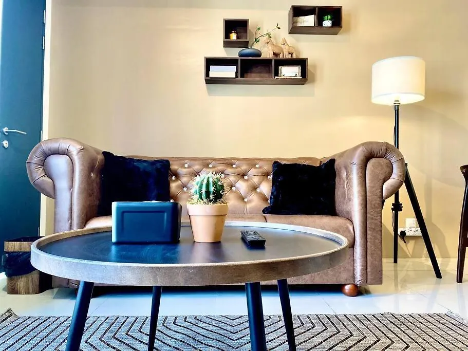 Tropicana 218 Macalister #Seaview #Modern Retro #Infinity Pool #Georgetown #7Pax #3Br 2Bath #1King 2Queen 1Single #Quality Well Maintained #Private Host Apartment George Town