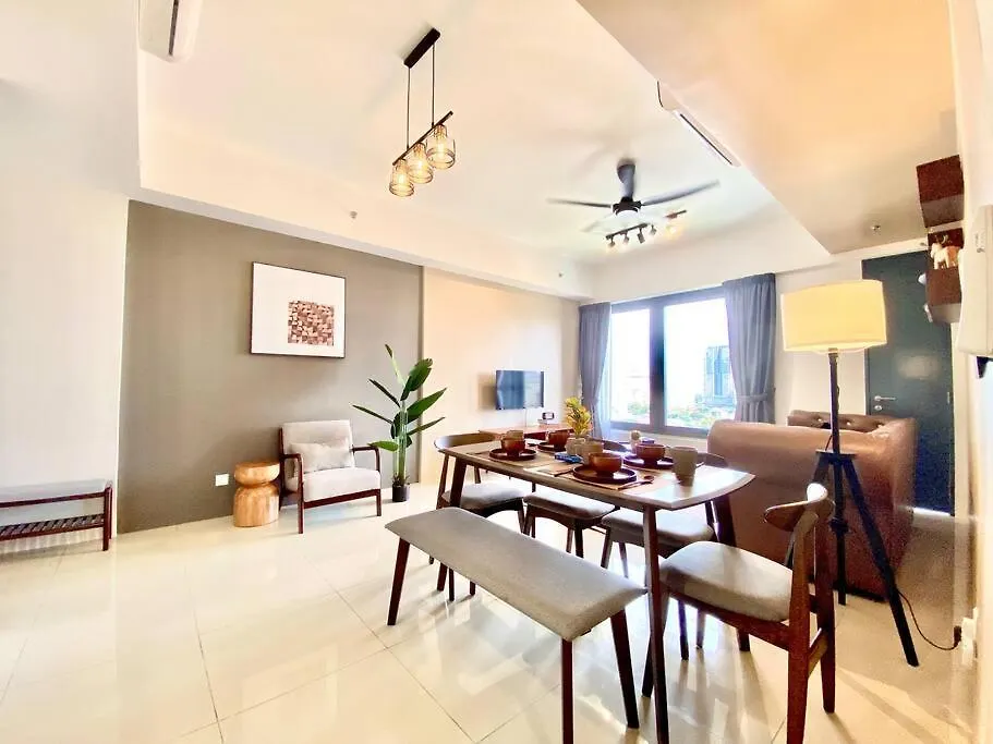 Tropicana 218 Macalister #Seaview #Modern Retro #Infinity Pool #Georgetown #7Pax #3Br 2Bath #1King 2Queen 1Single #Quality Well Maintained #Private Host George Town