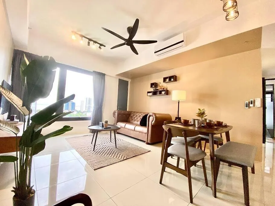 Tropicana 218 Macalister #Seaview #Modern Retro #Infinity Pool #Georgetown #7Pax #3Br 2Bath #1King 2Queen 1Single #Quality Well Maintained #Private Host Apartment