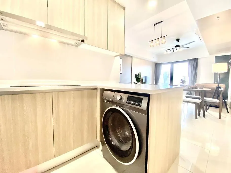 Tropicana 218 Macalister #Seaview #Modern Retro #Infinity Pool #Georgetown #7Pax #3Br 2Bath #1King 2Queen 1Single #Quality Well Maintained #Private Host Apartment George Town