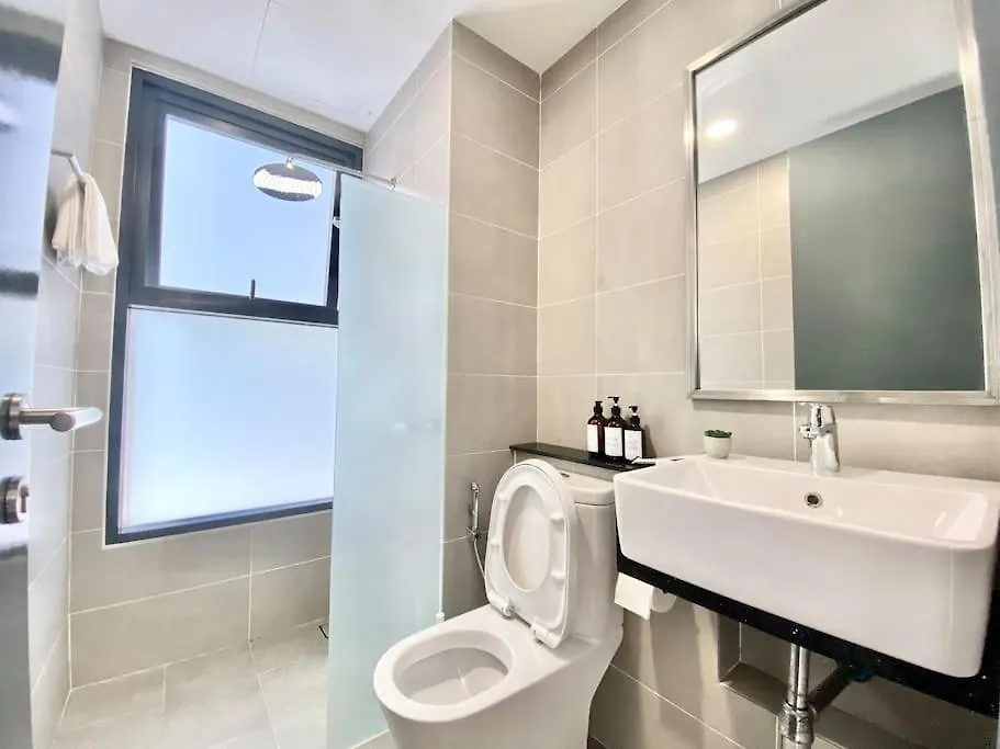 Tropicana 218 Macalister #Seaview #Modern Retro #Infinity Pool #Georgetown #7Pax #3Br 2Bath #1King 2Queen 1Single #Quality Well Maintained #Private Host George Town