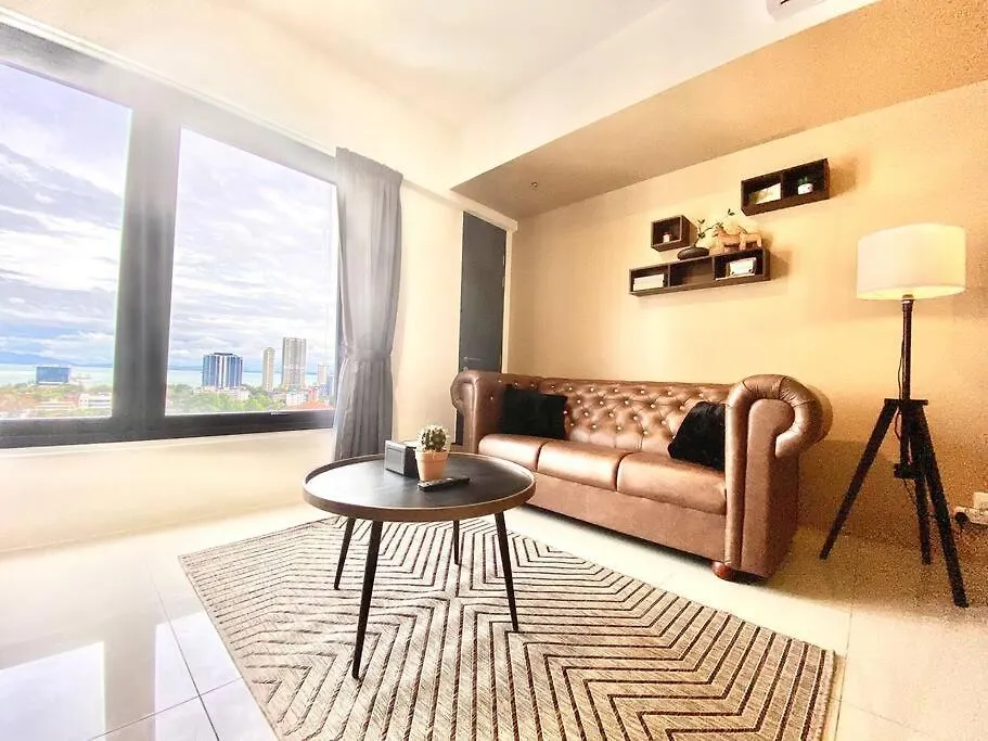 Tropicana 218 Macalister #Seaview #Modern Retro #Infinity Pool #Georgetown #7Pax #3Br 2Bath #1King 2Queen 1Single #Quality Well Maintained #Private Host George Town